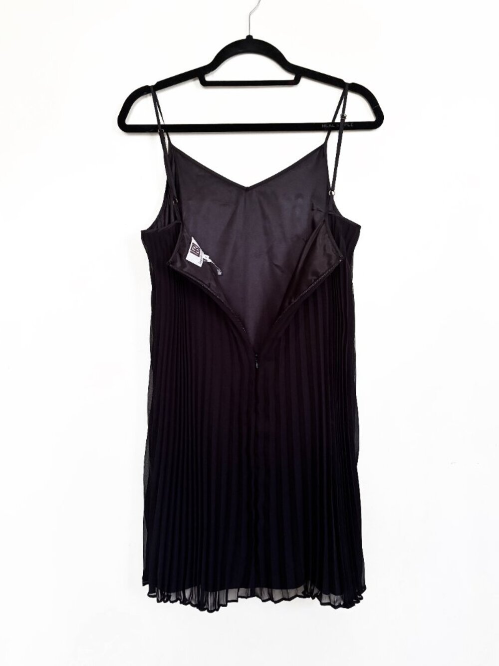Black Pleated Mini Dress Laundry by Shelli Segal Size 8 EXCELLENT COND. - Picture 4 of 7